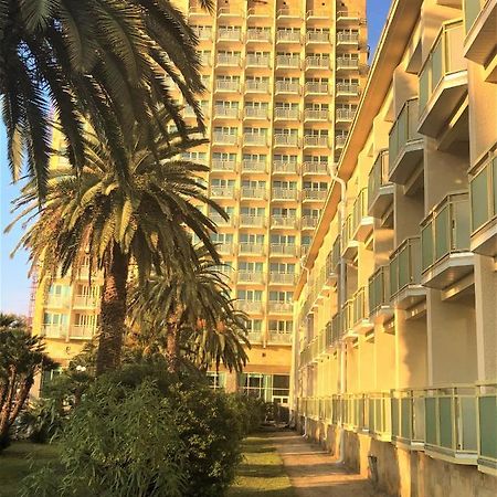 Amza Park Hotel ガグラ エクステリア 写真