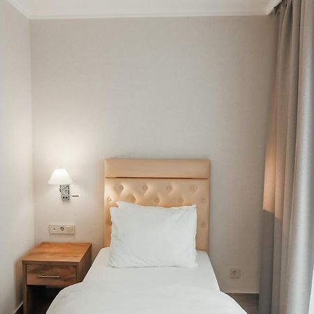 Amza Park Hotel ガグラ エクステリア 写真
