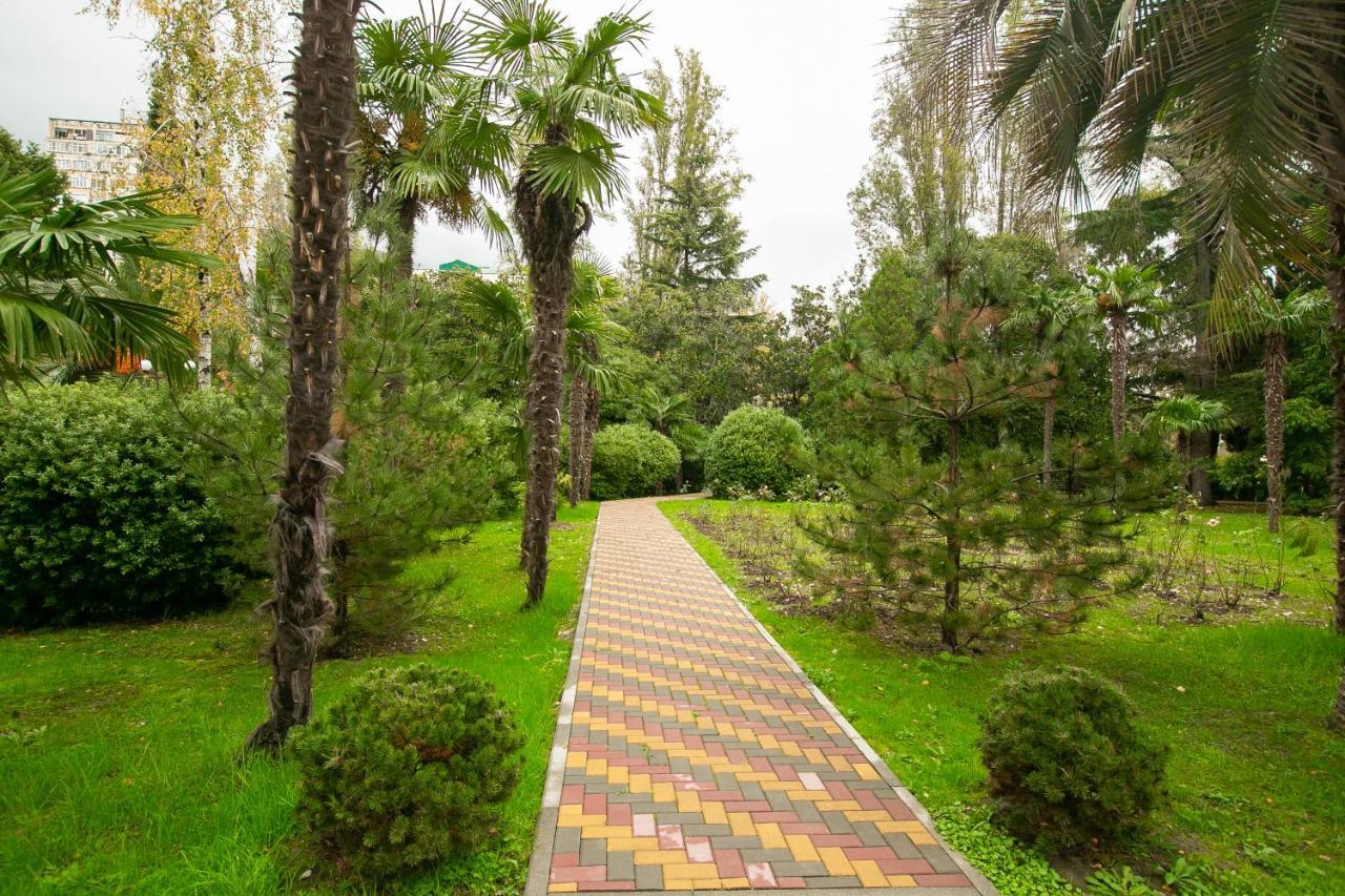 Amza Park Hotel ガグラ エクステリア 写真