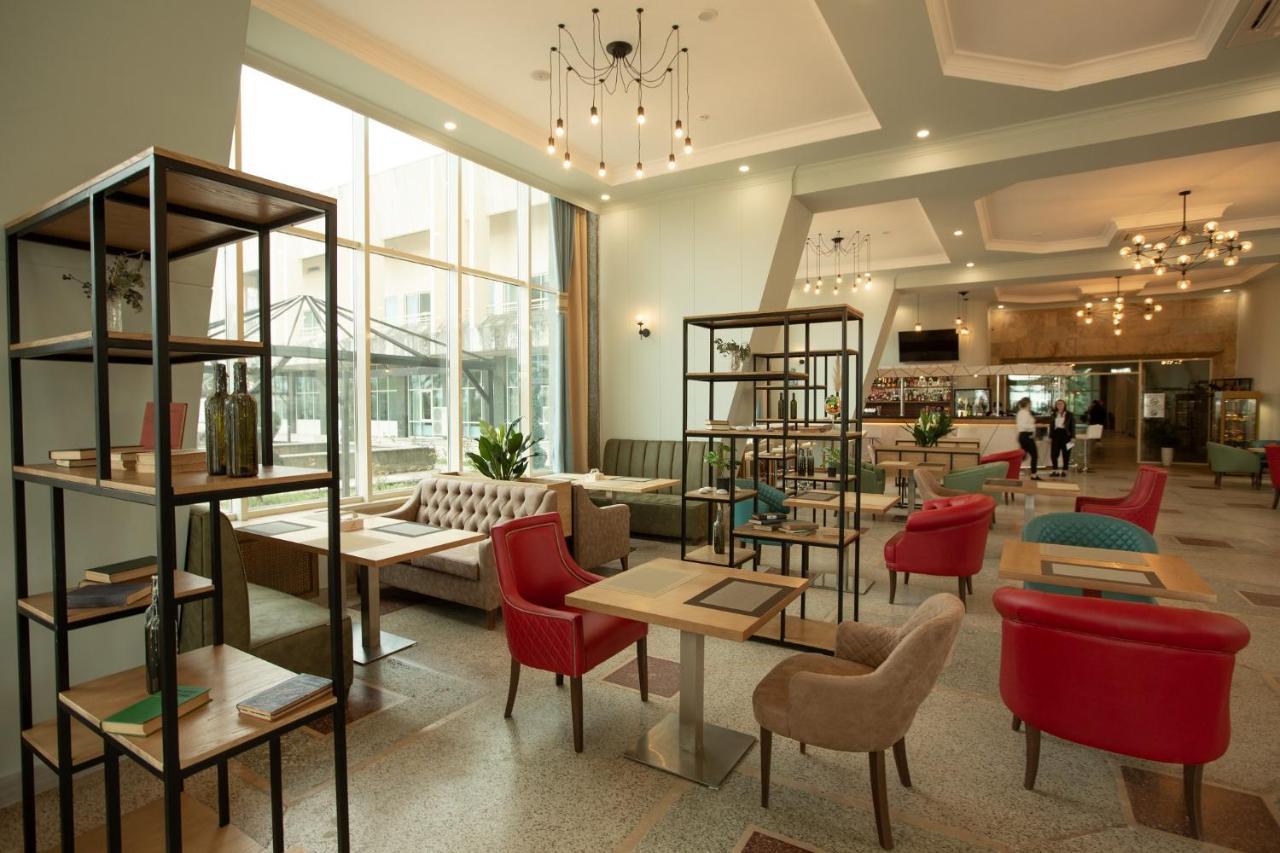 Amza Park Hotel ガグラ エクステリア 写真
